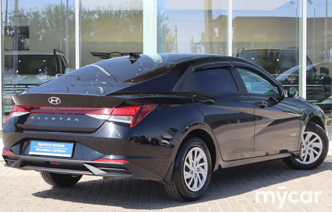 Hyundai Elantra 2022