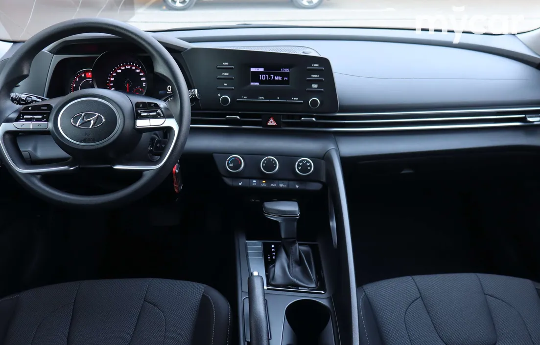 Hyundai Elantra 2022