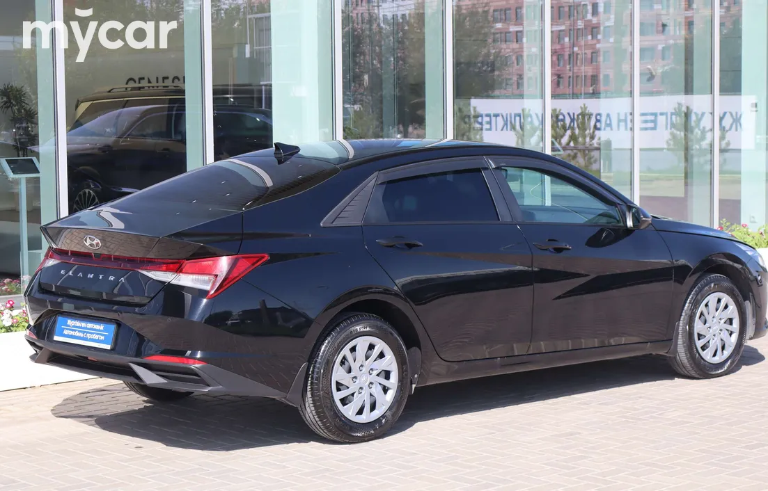 Hyundai Elantra 2022