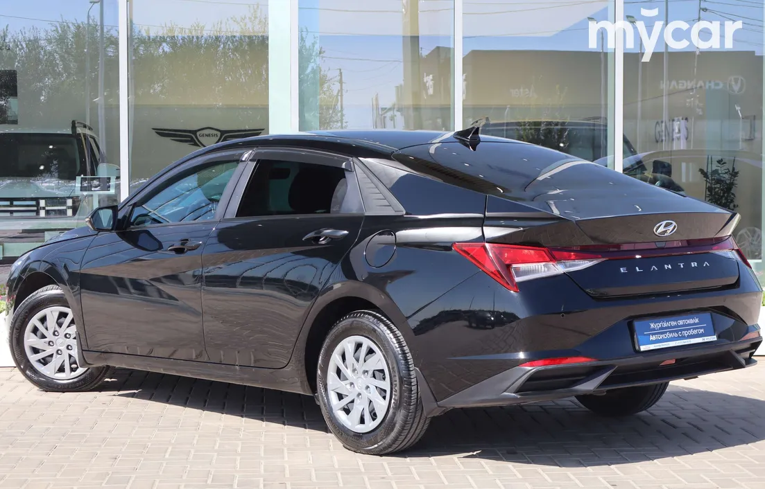 Hyundai Elantra 2022