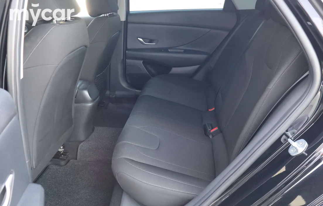 Hyundai Elantra 2022