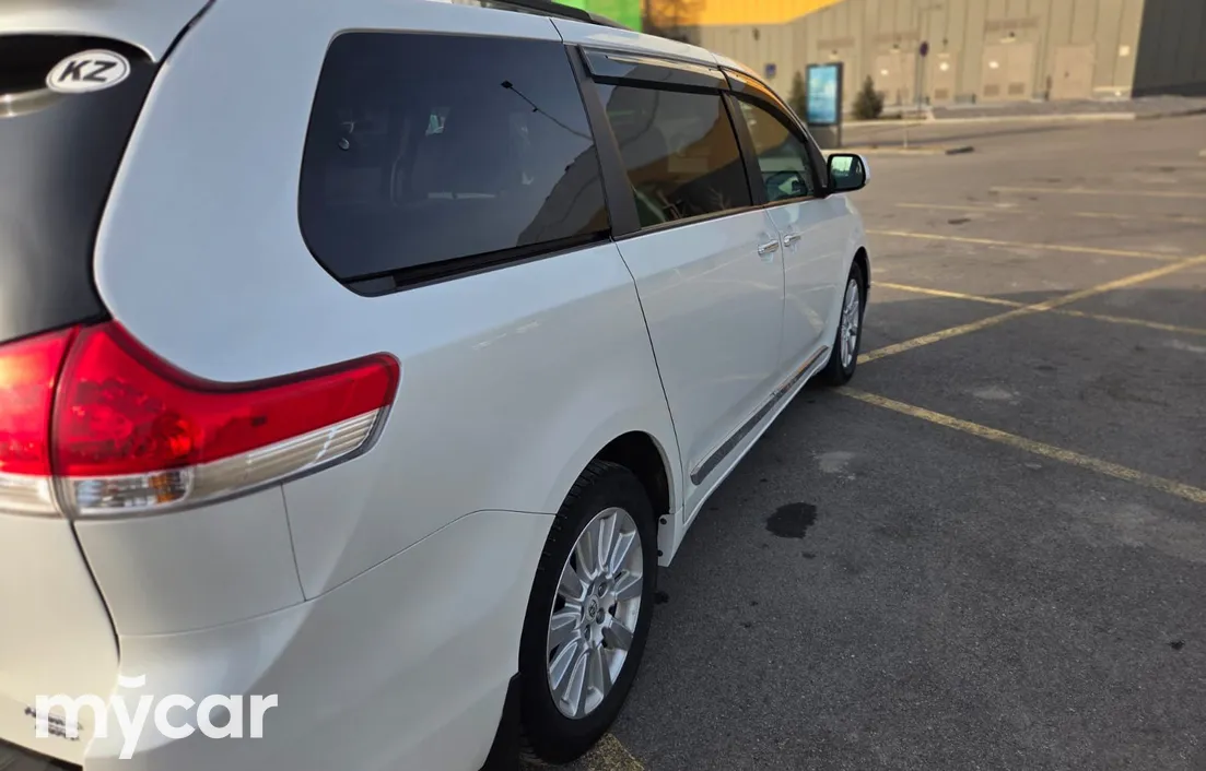 Toyota Sienna 2012