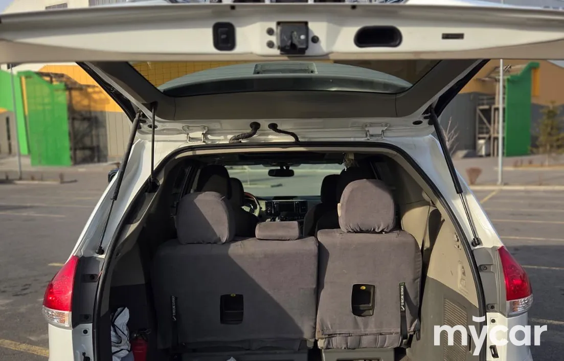 Toyota Sienna 2012