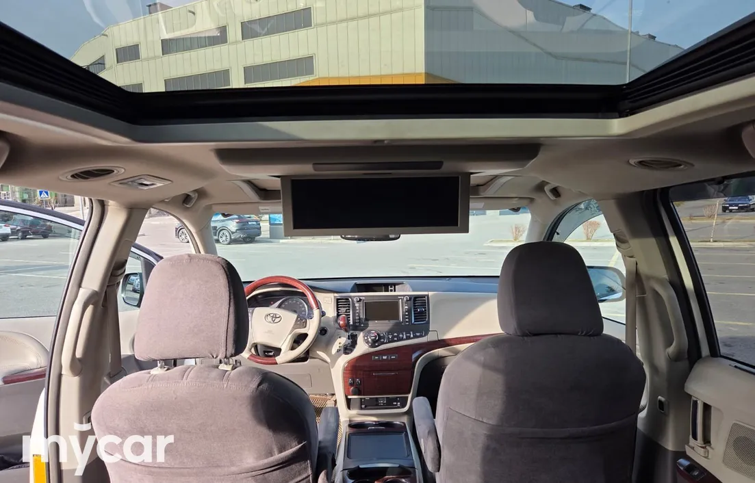 Toyota Sienna 2012