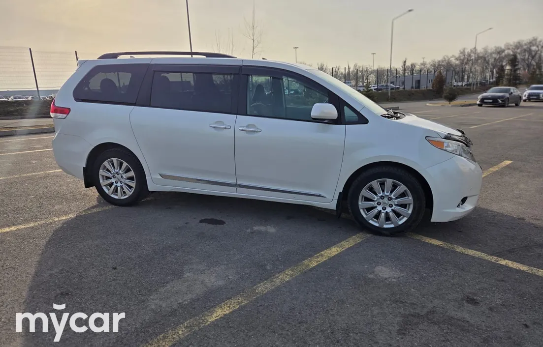 Toyota Sienna 2012