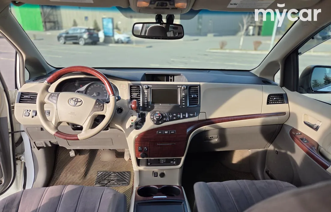 Toyota Sienna 2012