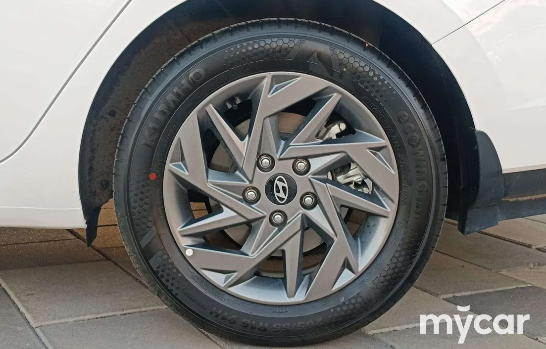 Hyundai Elantra 2025