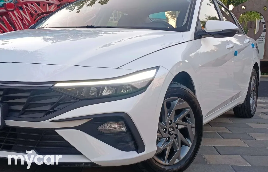 Hyundai Elantra 2025