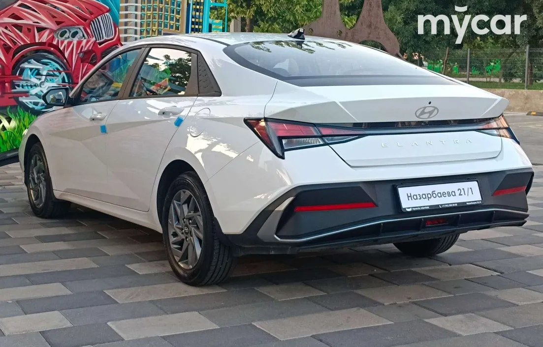 Hyundai Elantra 2025