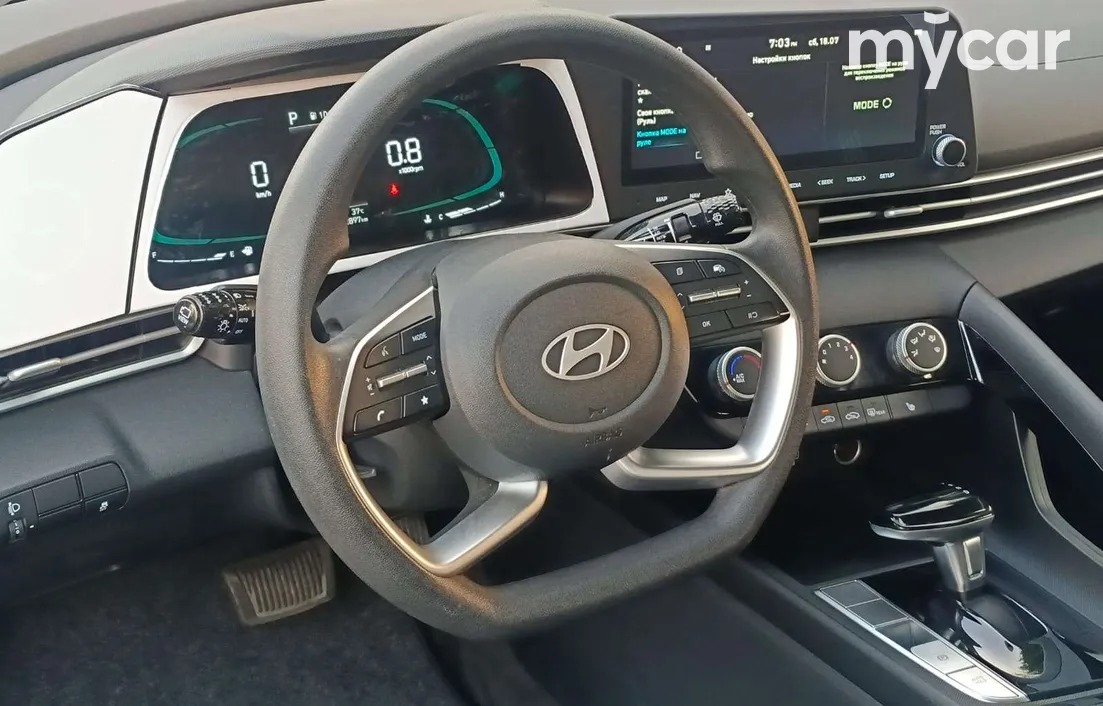 Hyundai Elantra 2025