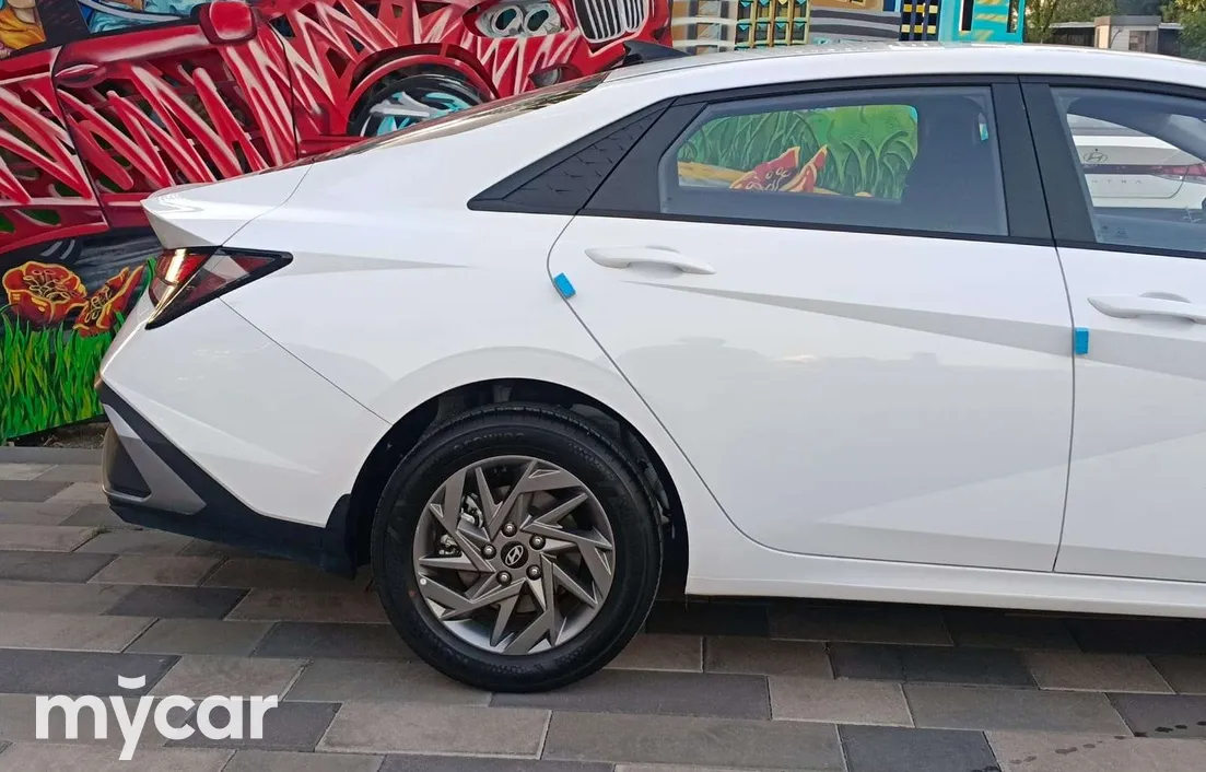 Hyundai Elantra 2025
