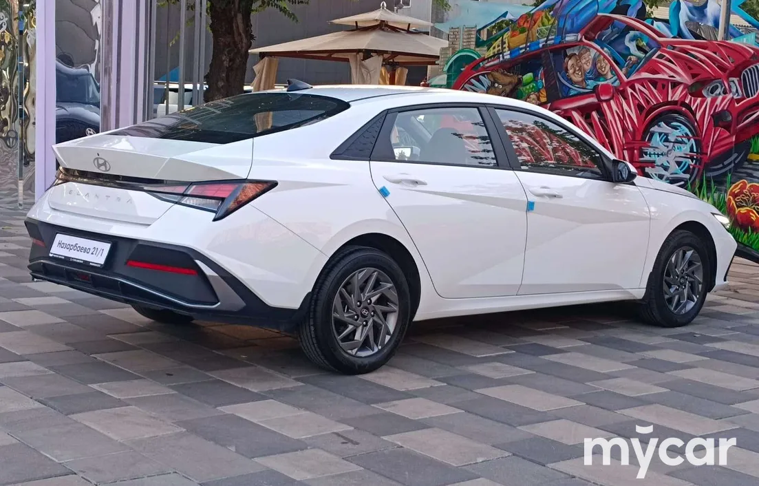 Hyundai Elantra 2025