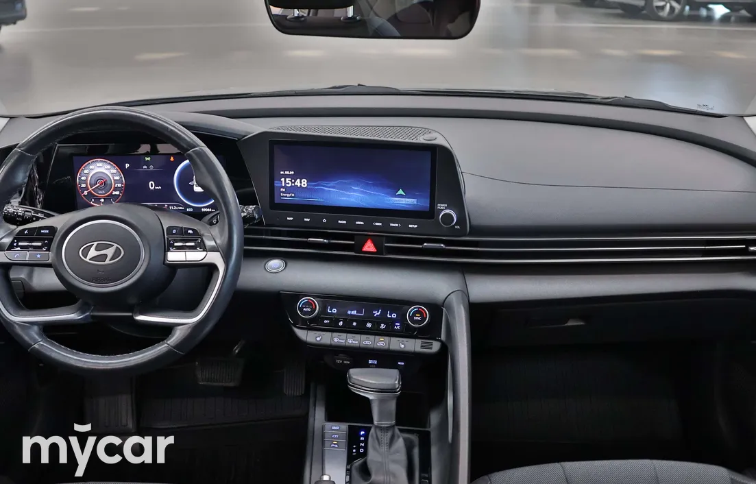 Hyundai Elantra 2024