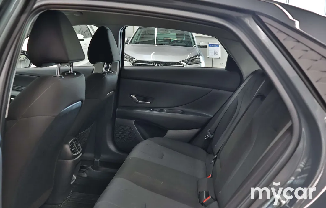 Hyundai Elantra 2024