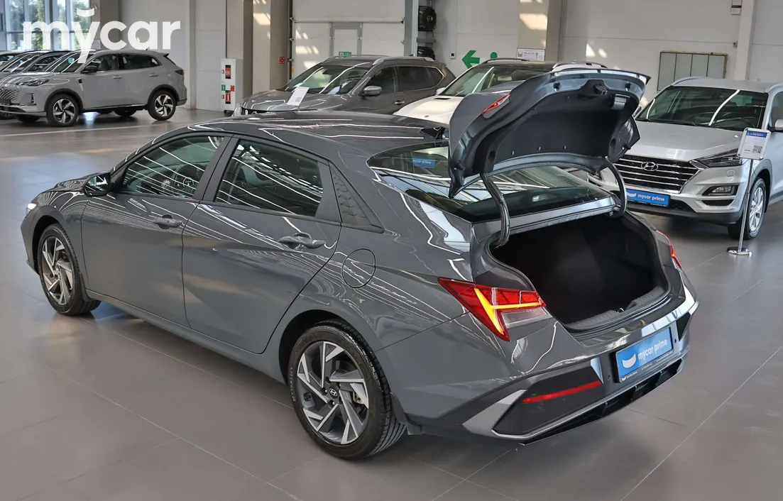 Hyundai Elantra 2024